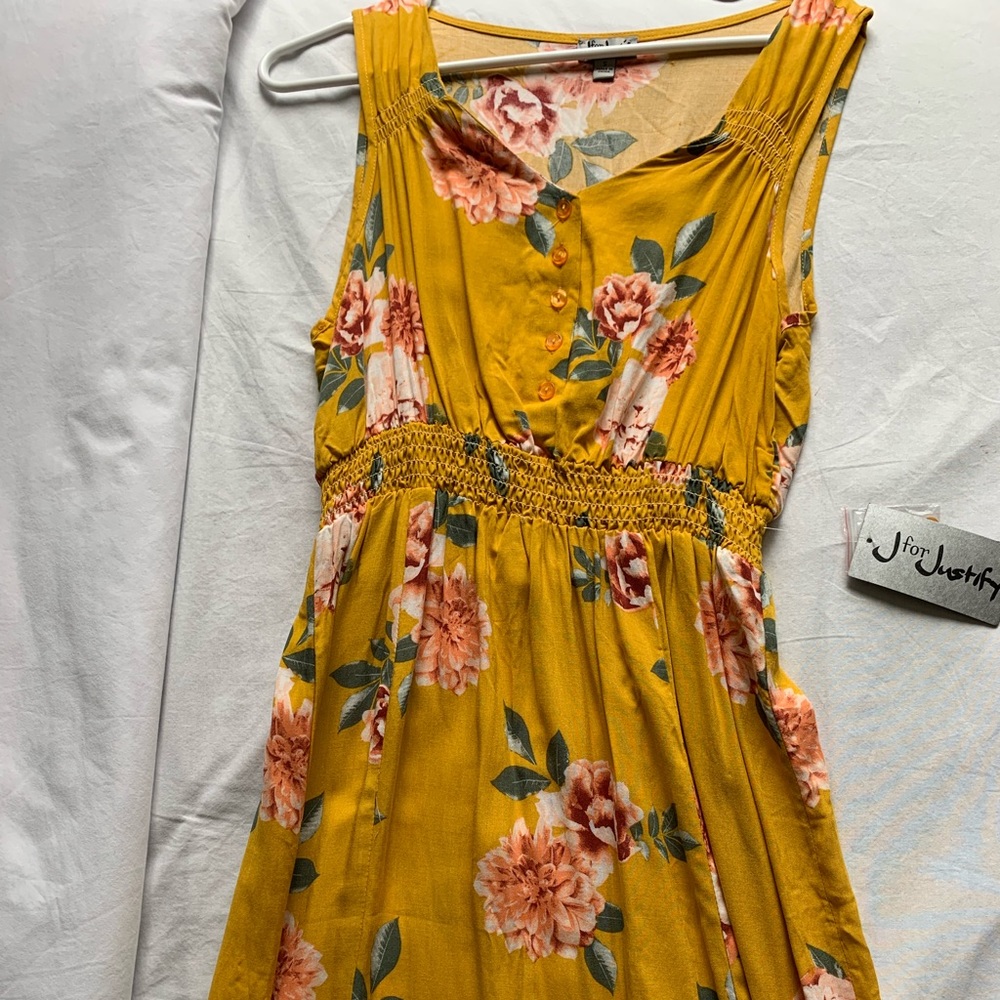 Summer dress with side slits